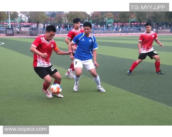 探索足球训练方法的多样性与实效性提升运动员综合素质的策略与技巧